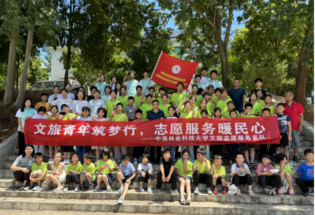 大学生志愿服务队到石羊塘镇洲上田村开展“到群众最需要的地方去”志愿服务活动