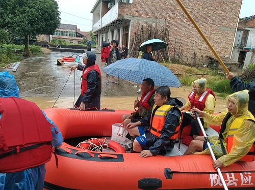 谭桥街道：防汛冲锋不畏险 风雨同舟共克艰