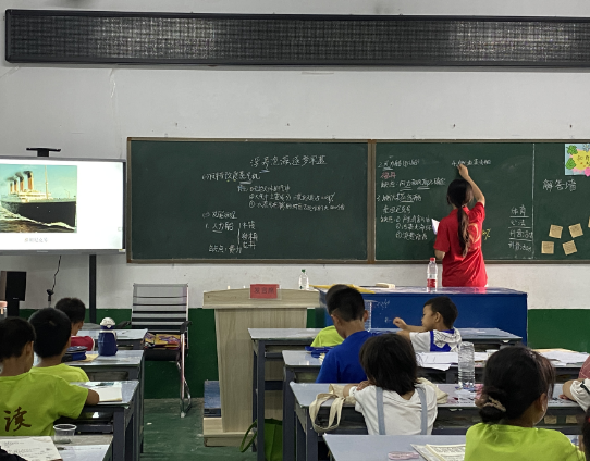 大学生支教团暑期带领石羊塘镇的孩子们探索蒸汽船的奥秘