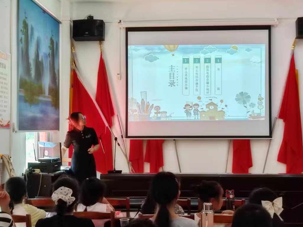 以青春之名，护花朵成长——宁家坪镇开展大学生“送法下乡”活动
