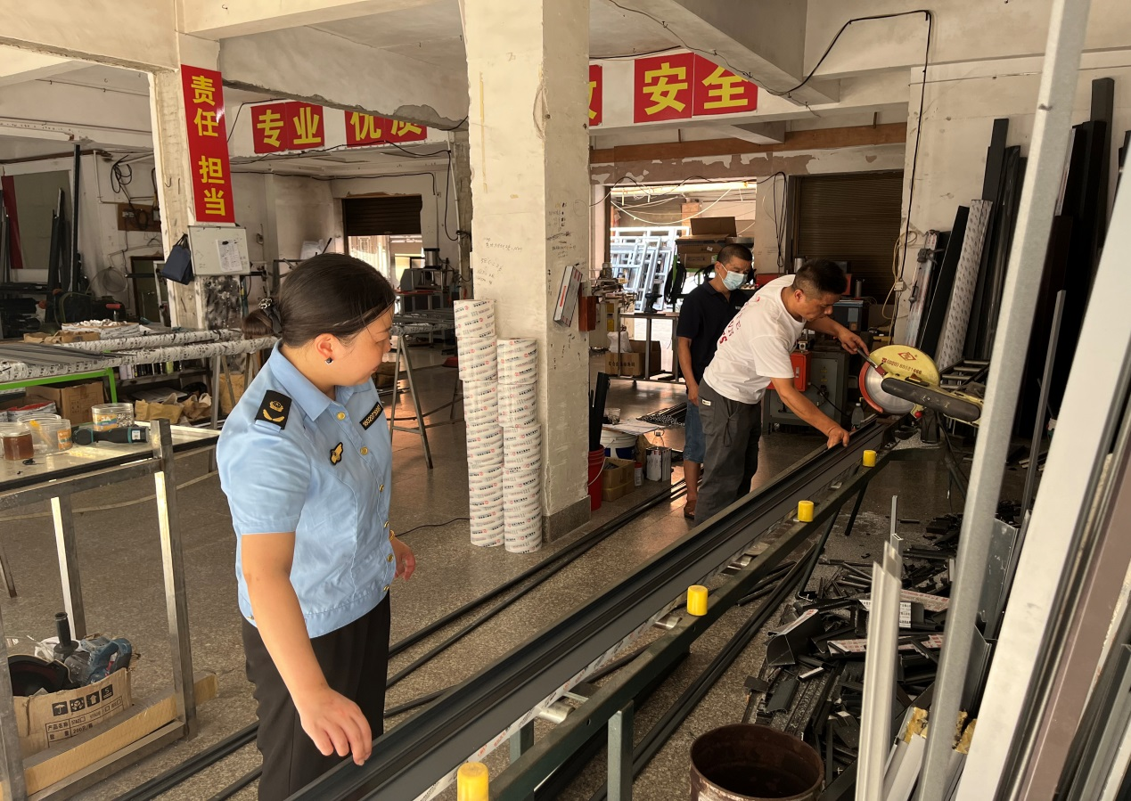 攸县市场监督管理局开展铝合金门窗质量监督专项执法抽检行动，强化产品质量安全监管