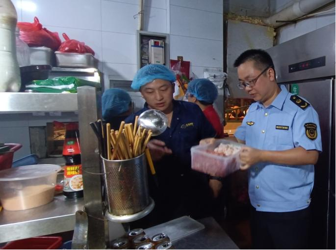 攸县市场监管局开展肉制品大检查，守护夜市好“食”光