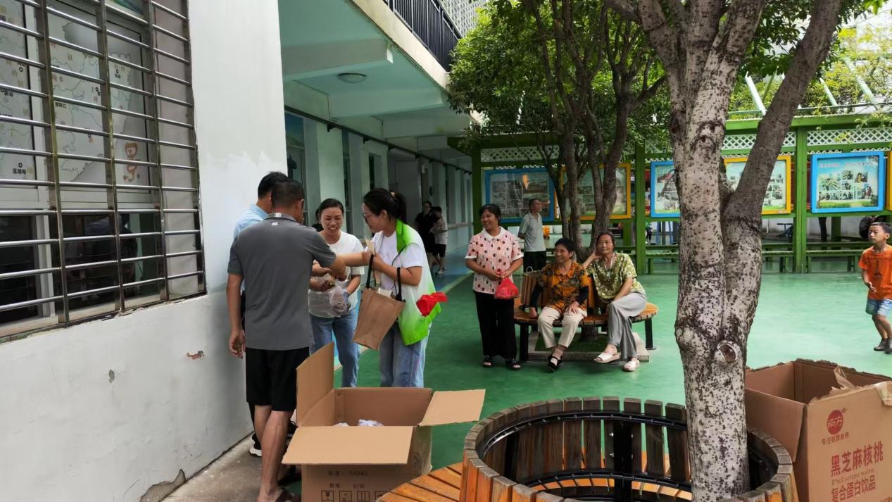 江桥街道：中秋如约 温暖如期