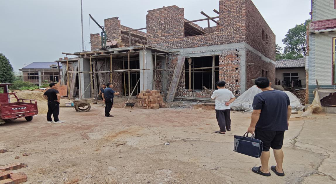 菜花坪镇：强化违法建设整治 全力营造和谐有序环境