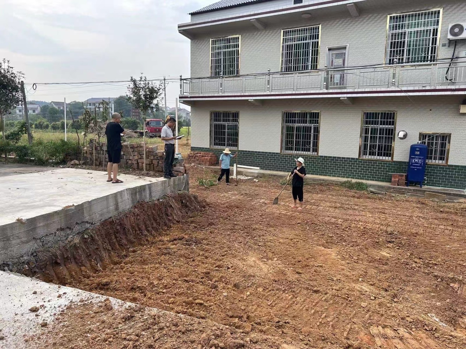石羊塘镇行政执法在行动，坚决打击私搭乱建