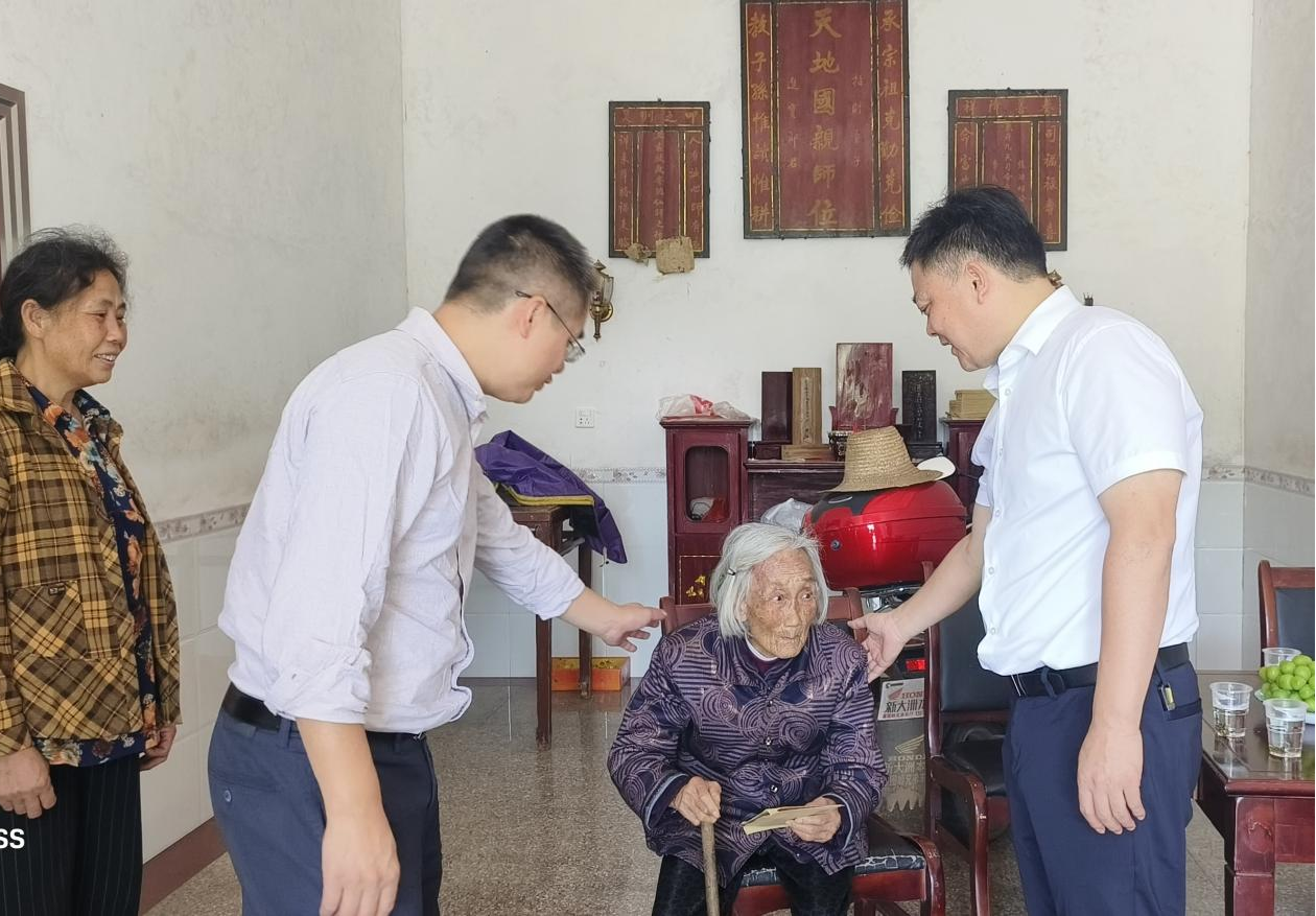 宁家坪镇积极开展重阳节活动，弘扬敬老爱老传统美德