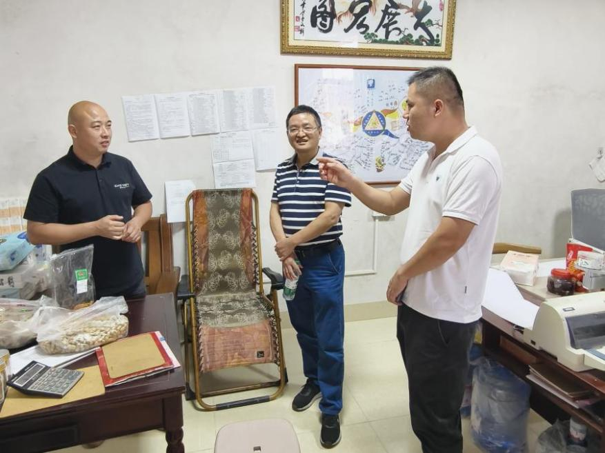 莲塘坳镇：政企齐心务实功 ，“两重”“两新”送解优