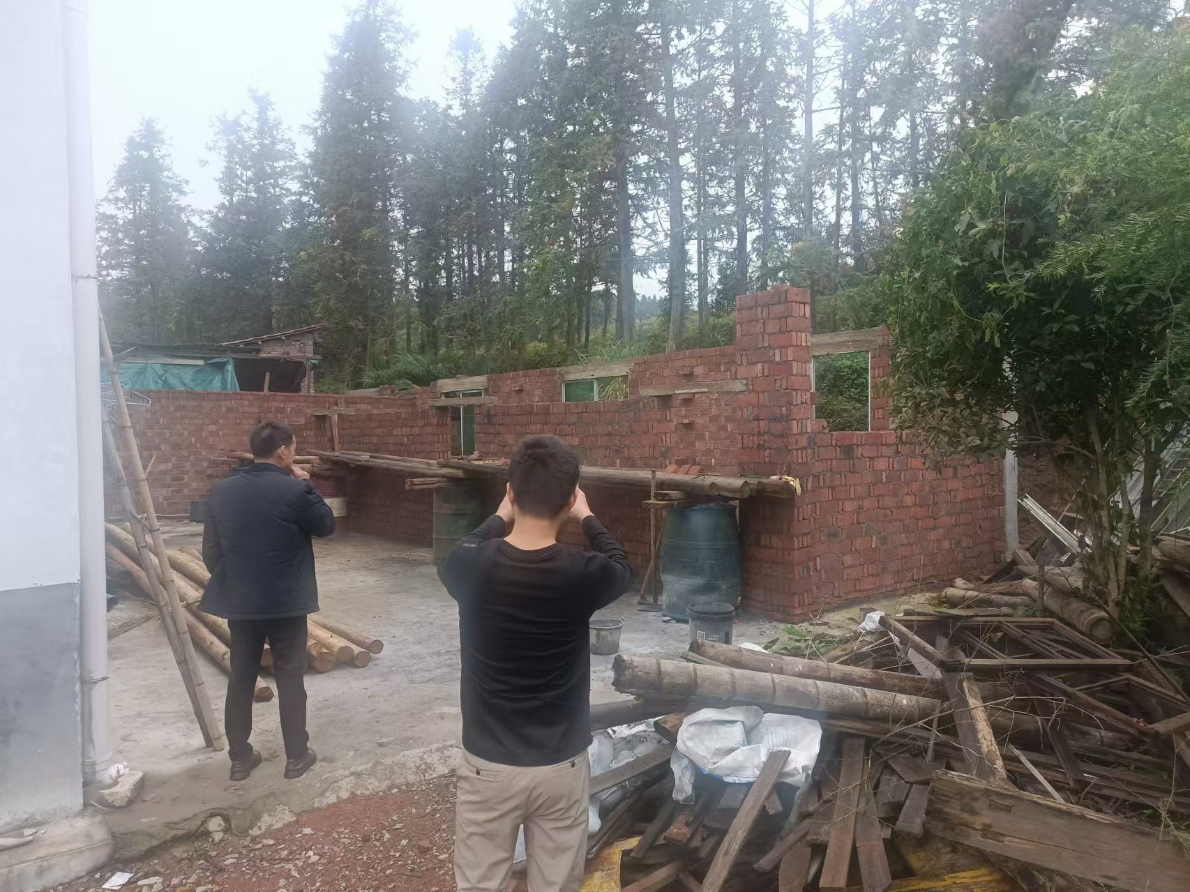 鸾山镇：落实日常巡查，积极开展拆违控违工作