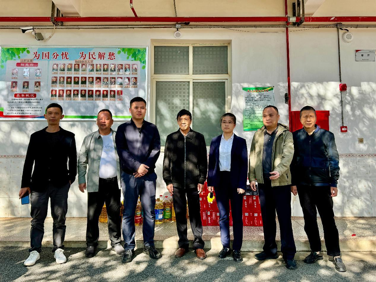 莲塘坳镇：立冬爱心至，情满敬老院