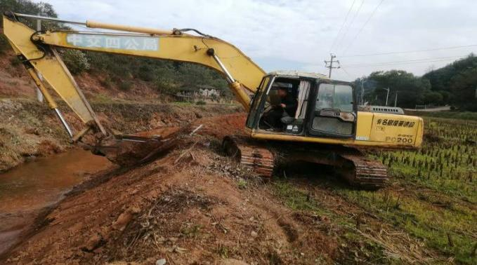 谭桥街道：开展水域清淤行动，河道旧貌换新颜