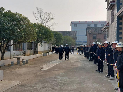 谭桥街道：严守法律红线 强制拆除违建