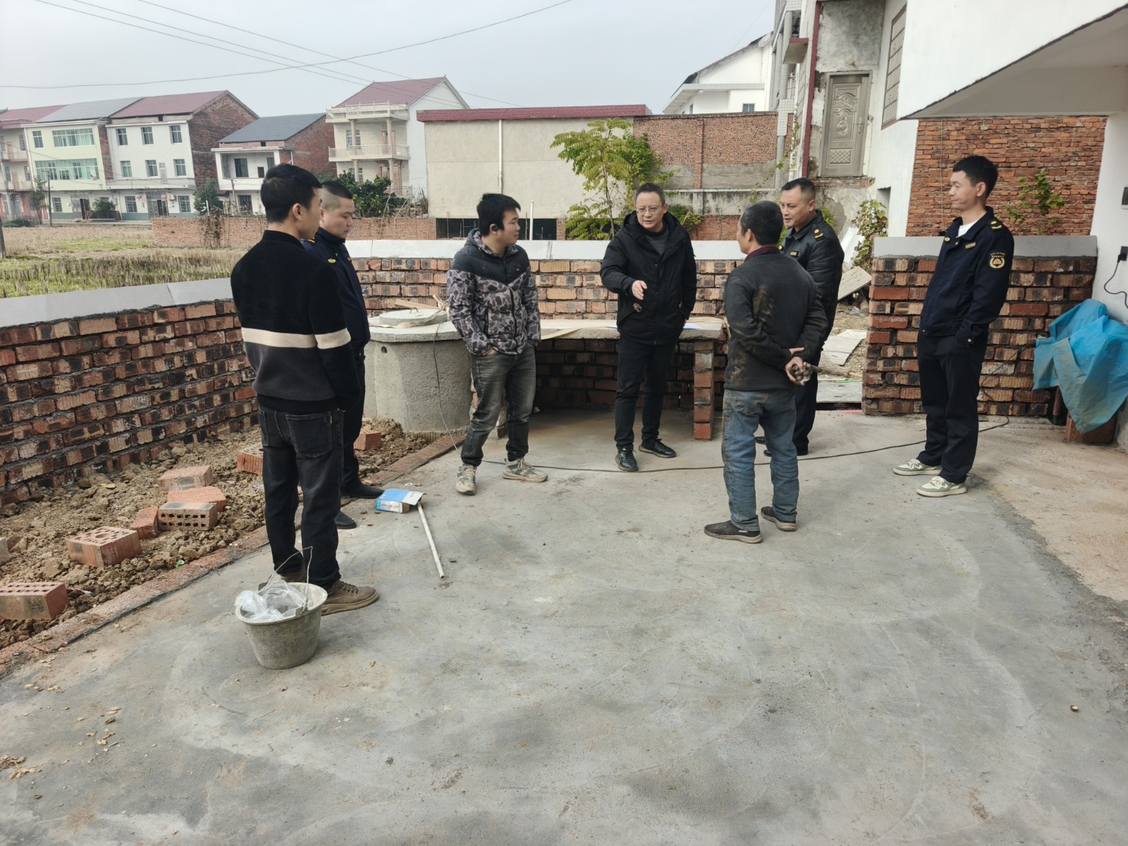 江桥街道：严守法律红线 强制拆除违建