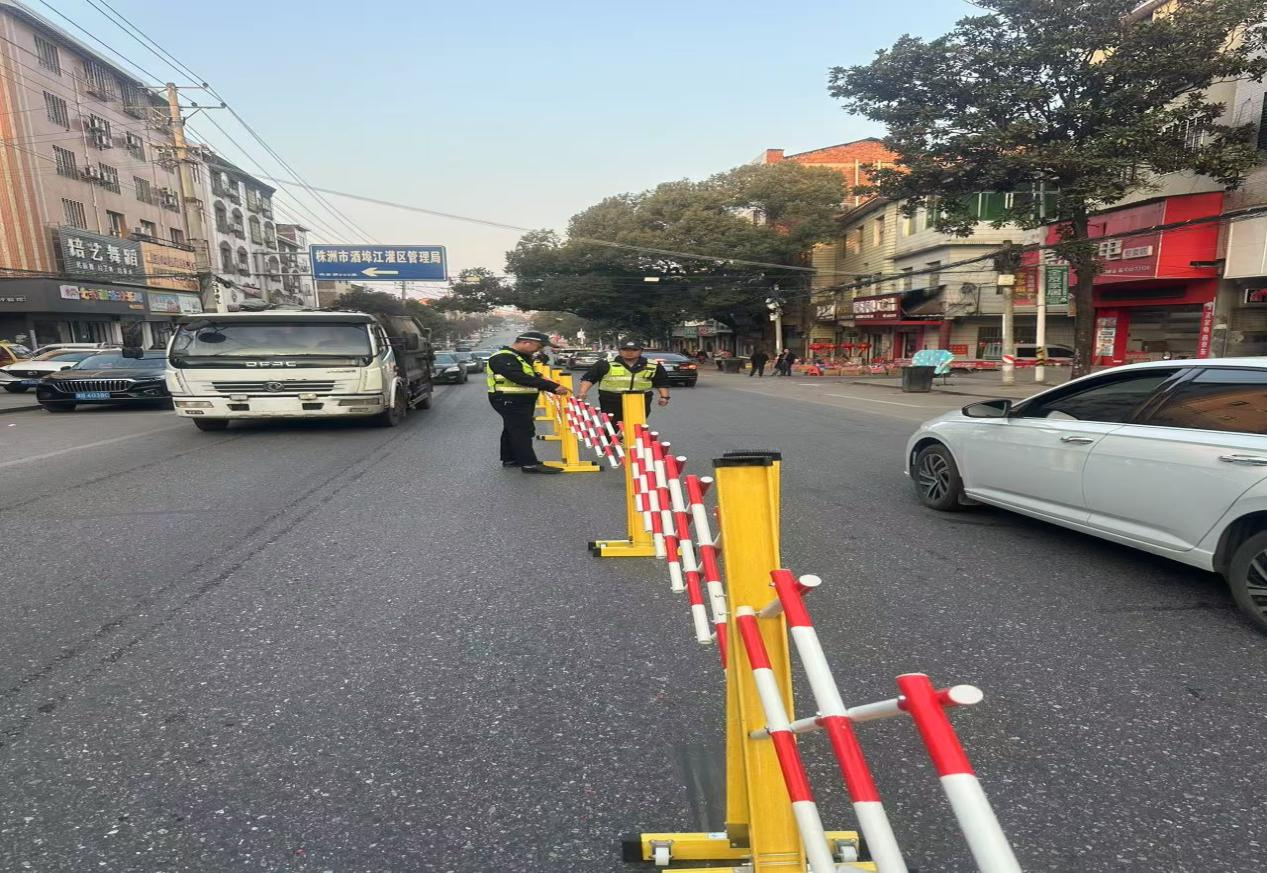 隔开危险 守住安全 网岭镇全力做好年前道路交通安全保障工作