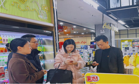 酒埠江镇：节后走访暖企心，助力农贸商超新发展