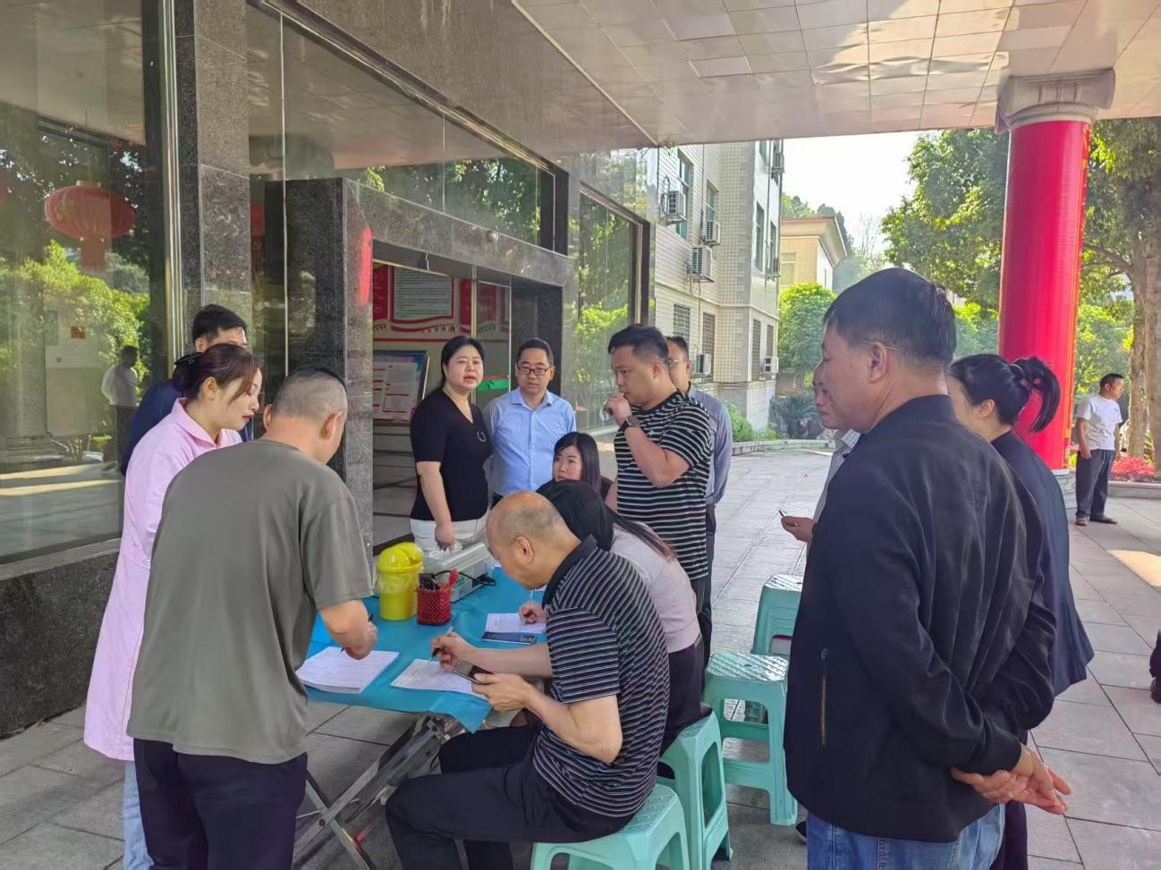 爱心传递 热血同行 —— 鸾山镇开展无偿献血活动
