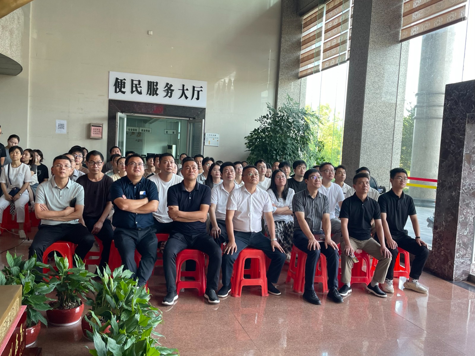 黄丰桥镇：观九三阅兵盛典  聚基层奋进力量