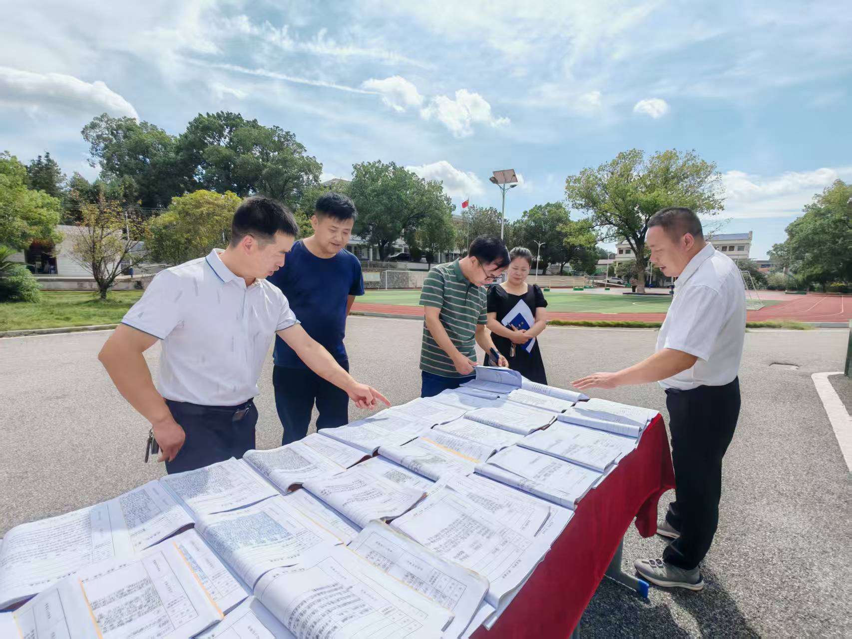 致敬师者初心 共谋教育新篇——宁家坪镇召开庆祝第41个教师节座谈会