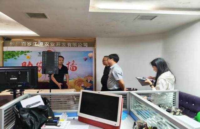 深入一线听诉求  精准服务暖企心