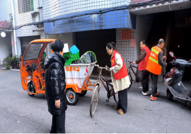 联星街道：联合整治楼道垃圾，助力文明城市创建再升级