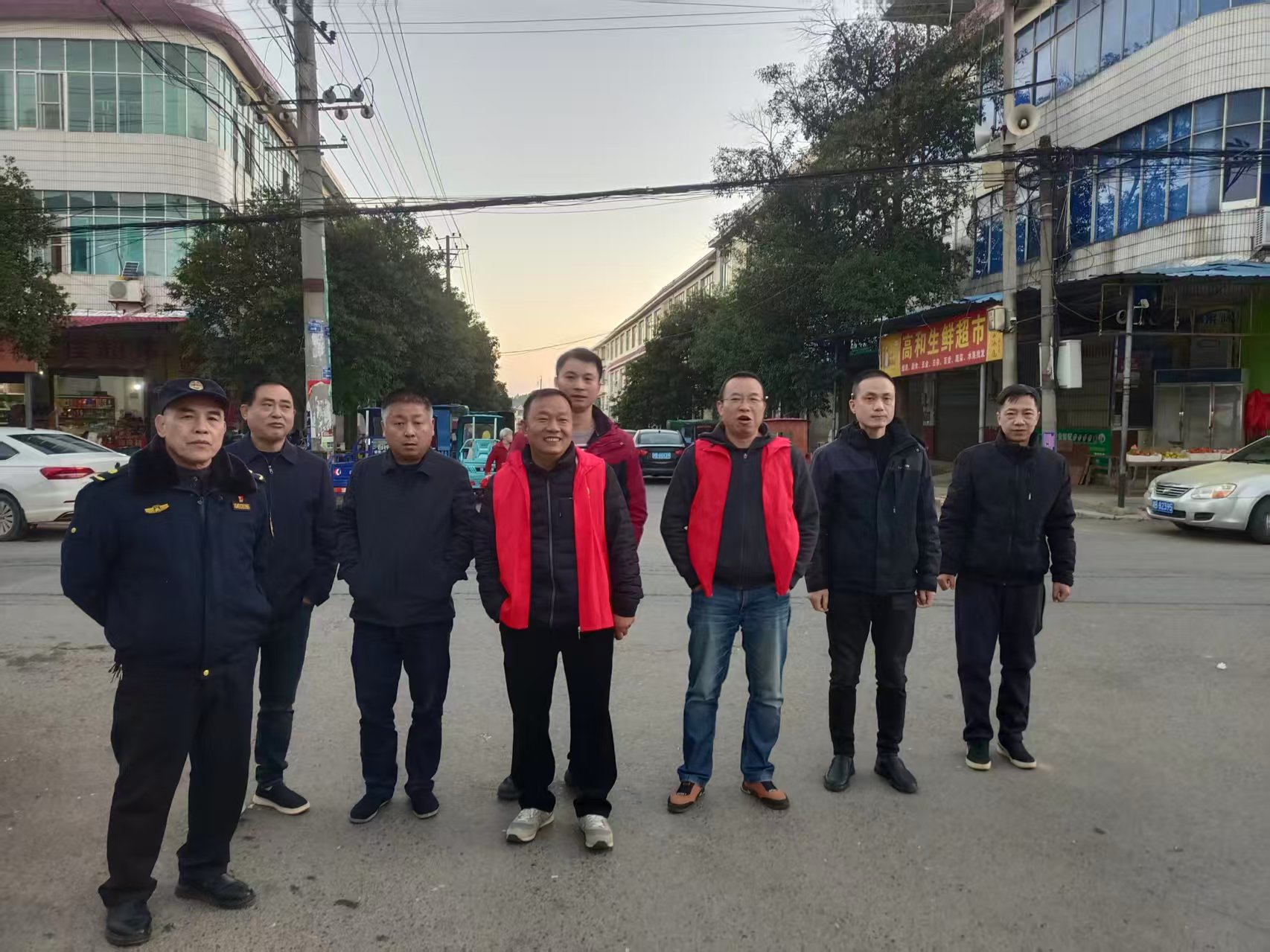 菜花坪镇：高和市场换新颜 多部门联动治顽疾