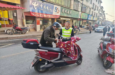 石羊塘镇：三维发力促“戴盔” 筑牢出行安全线