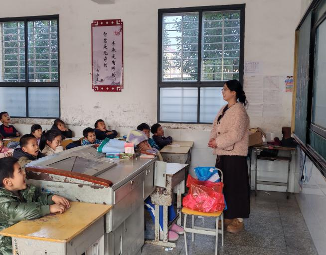 江桥街道：童趣学环保，绿意润童心——选调生宣讲团走进鸭塘铺中心完小