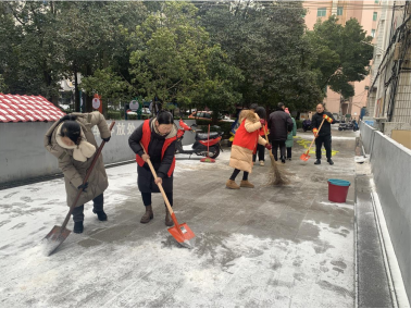 联星街道胜利社区：闻雪而动！迅速破冰，疏通居民暖心桥