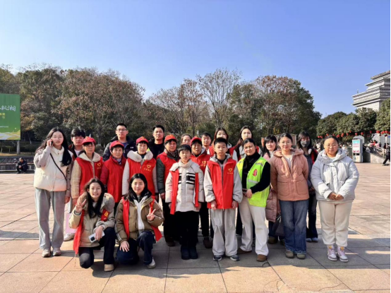 联星街道联西社区：年货节里党旗红 志愿服务暖人心