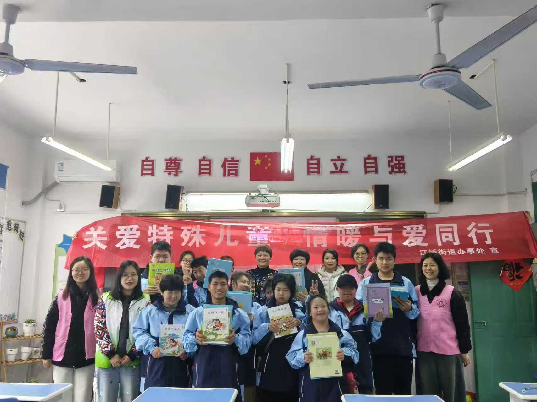 惊蛰送暖传真情 书香运动伴童行 ——江桥街道开展“学雷锋·共童行”主题活动