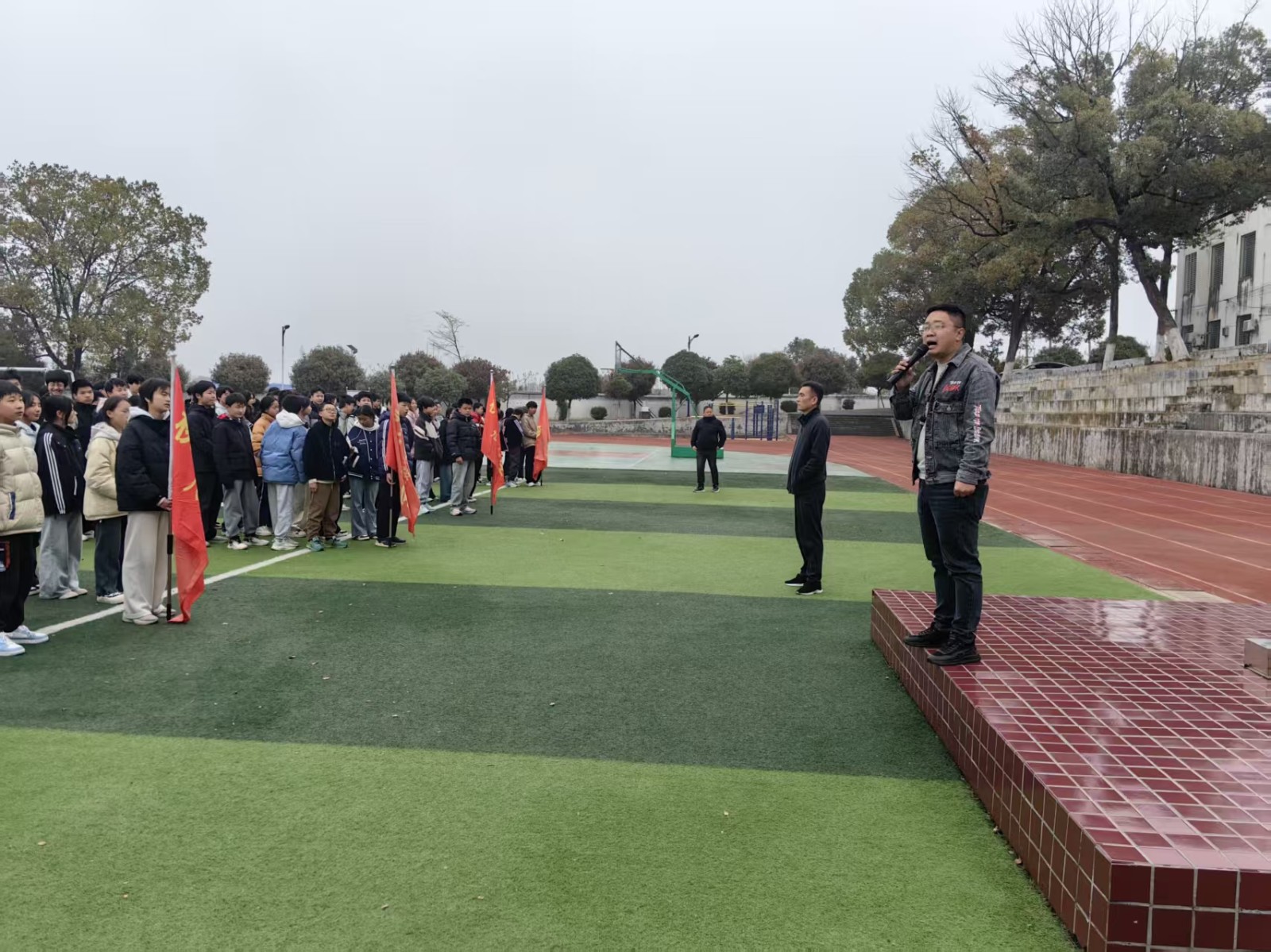 研学践初心 追“锋”少年行——桃水镇中学走进星晨中药材种植基地开展研学活动