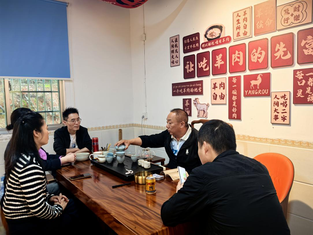 春联街道深入餐饮一线，精准服务助推产业提质增效