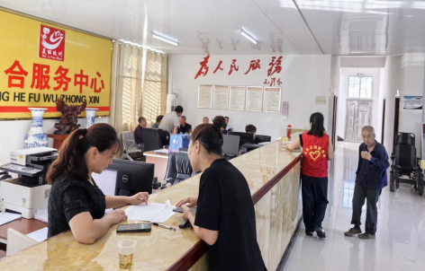 鸾山镇：党群中心传温情，爱心义剪暖民心
