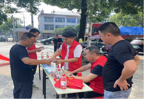宁家坪镇：普法进集市 安全伴端午