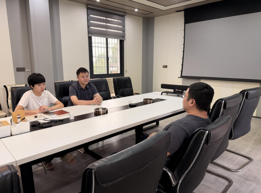 新市镇：入企走访听心声 靶向施策优环境